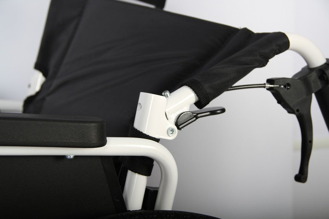 Deluxe Lightweight Aluminium Wheelchair, close-up detail (image 6)